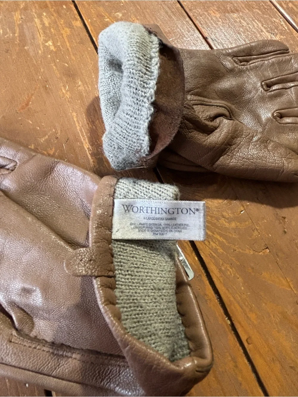 Worthington Classic Brown Leather Gloves with Buckle Detail